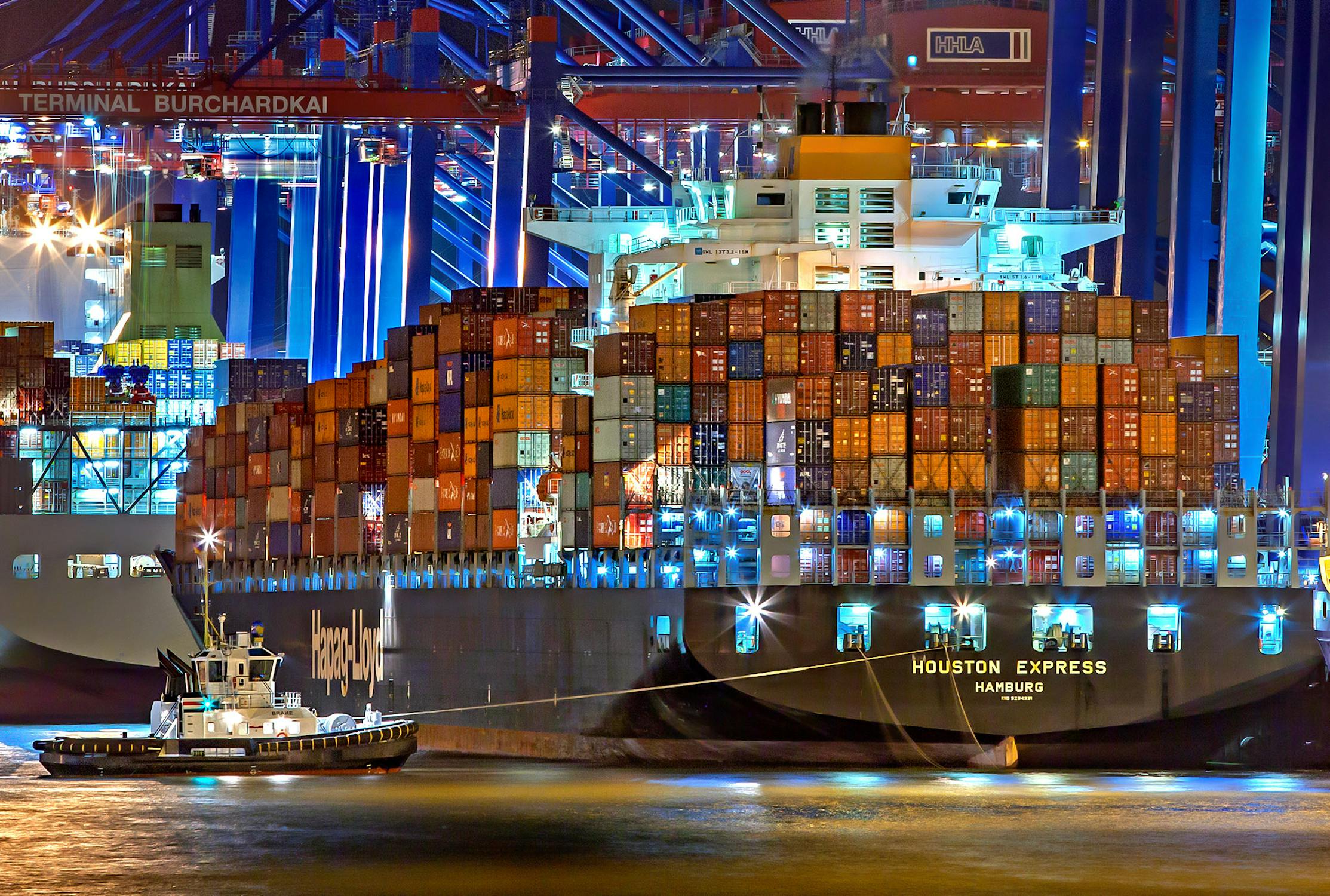 ship-containers-photo