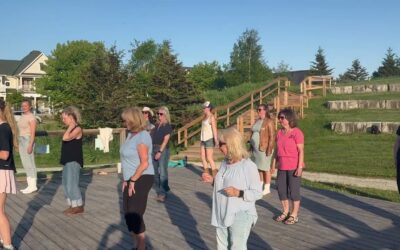 Great Fun Outdoor Line Dancing on the Collingwood Amphitheatre Stage