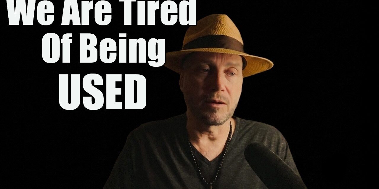 Why Everything Online Feels So Manipulative | The Functional Melancholic