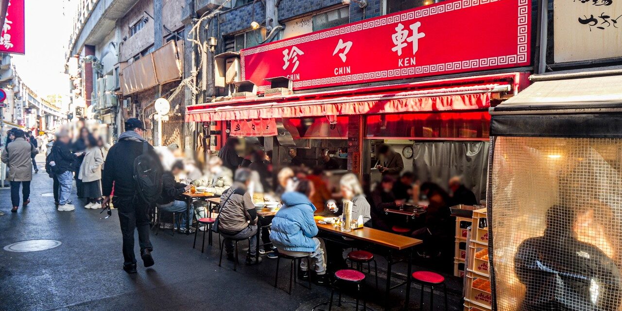 🍚  Why Workers Rush to This 12-Hour Tokyo Chinese Diner for Fried Rice